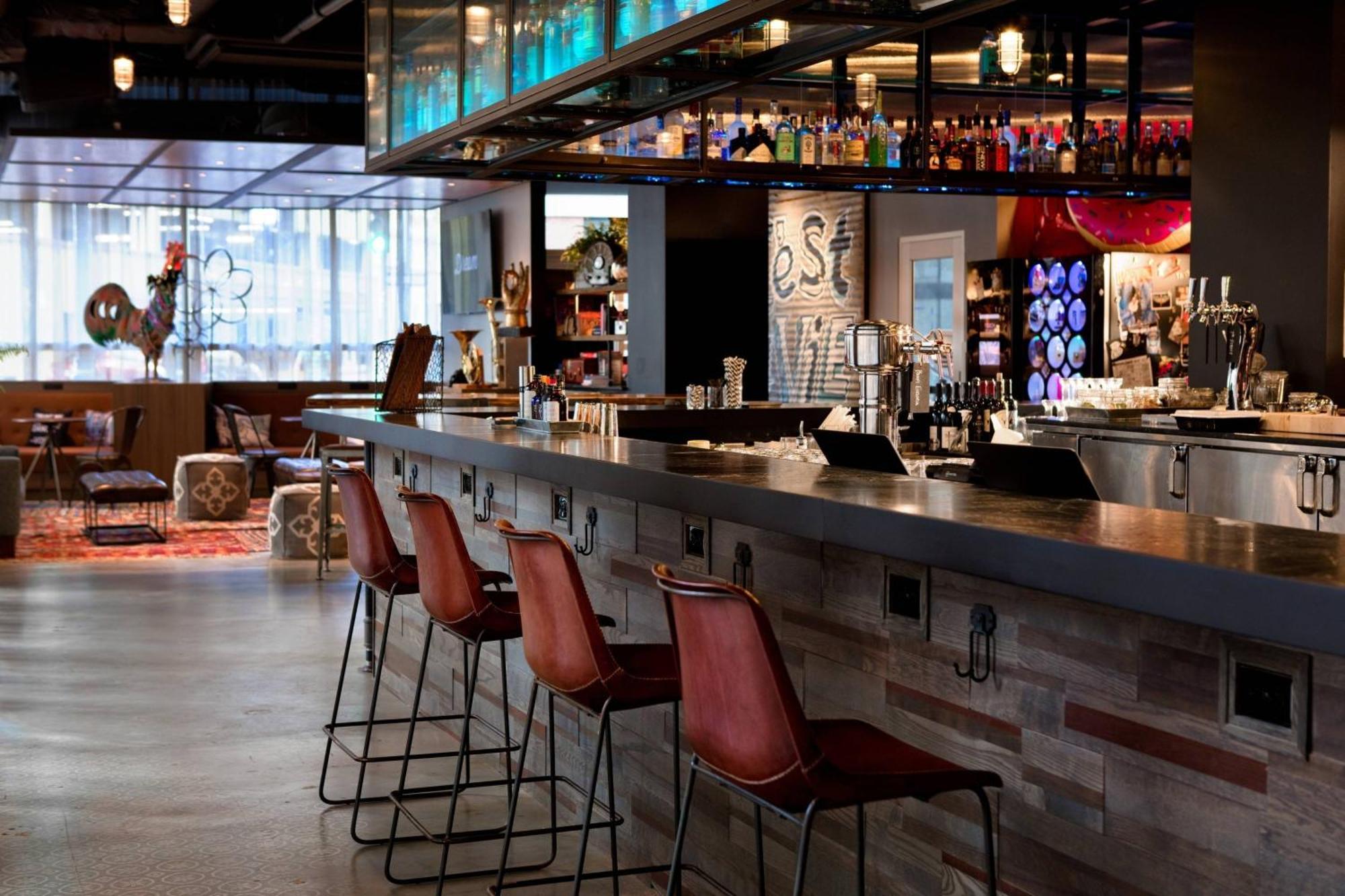 Отель Moxy New Orleans Downtown/French Quarter Area Экстерьер фото