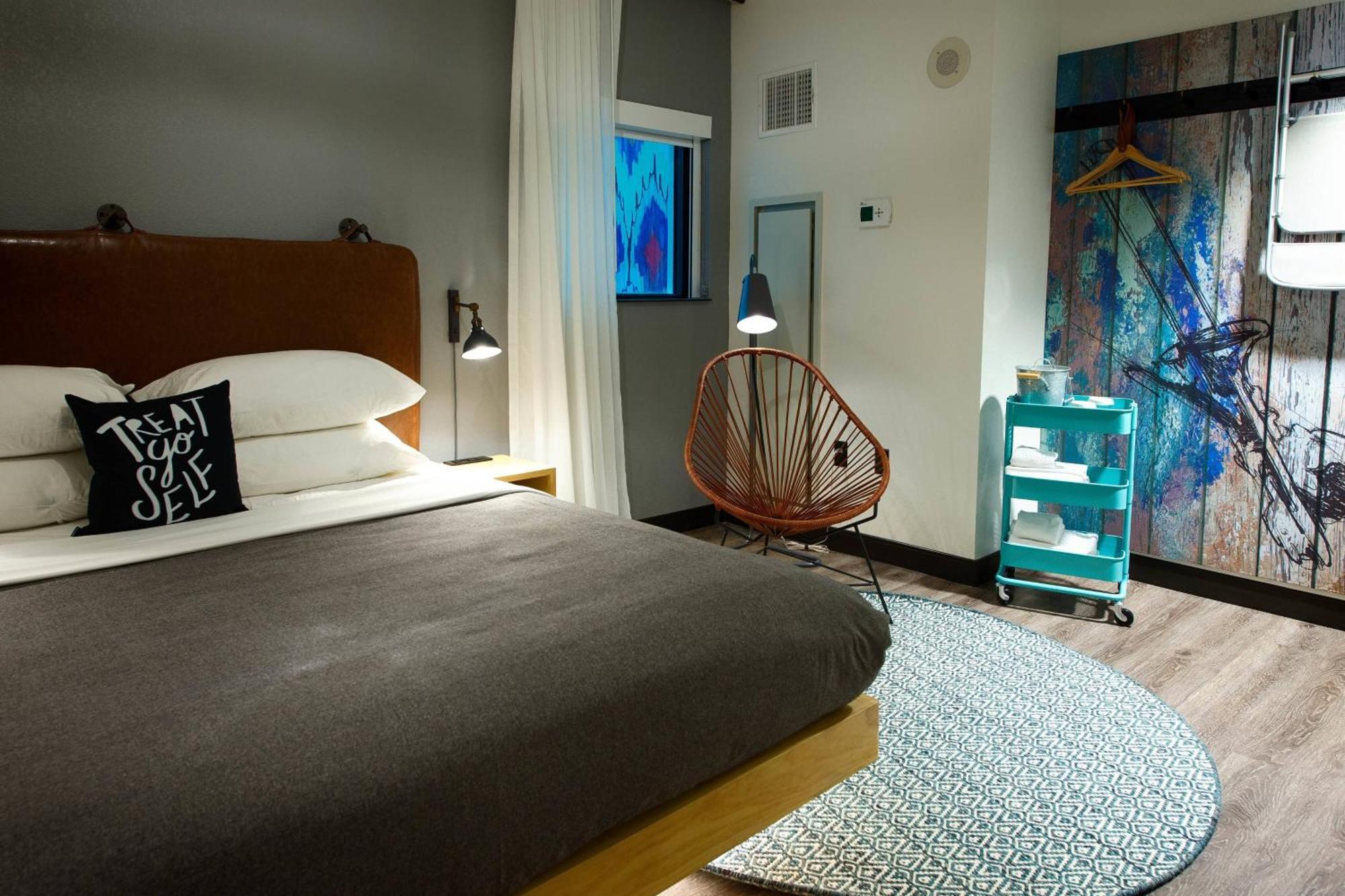 Отель Moxy New Orleans Downtown/French Quarter Area Экстерьер фото