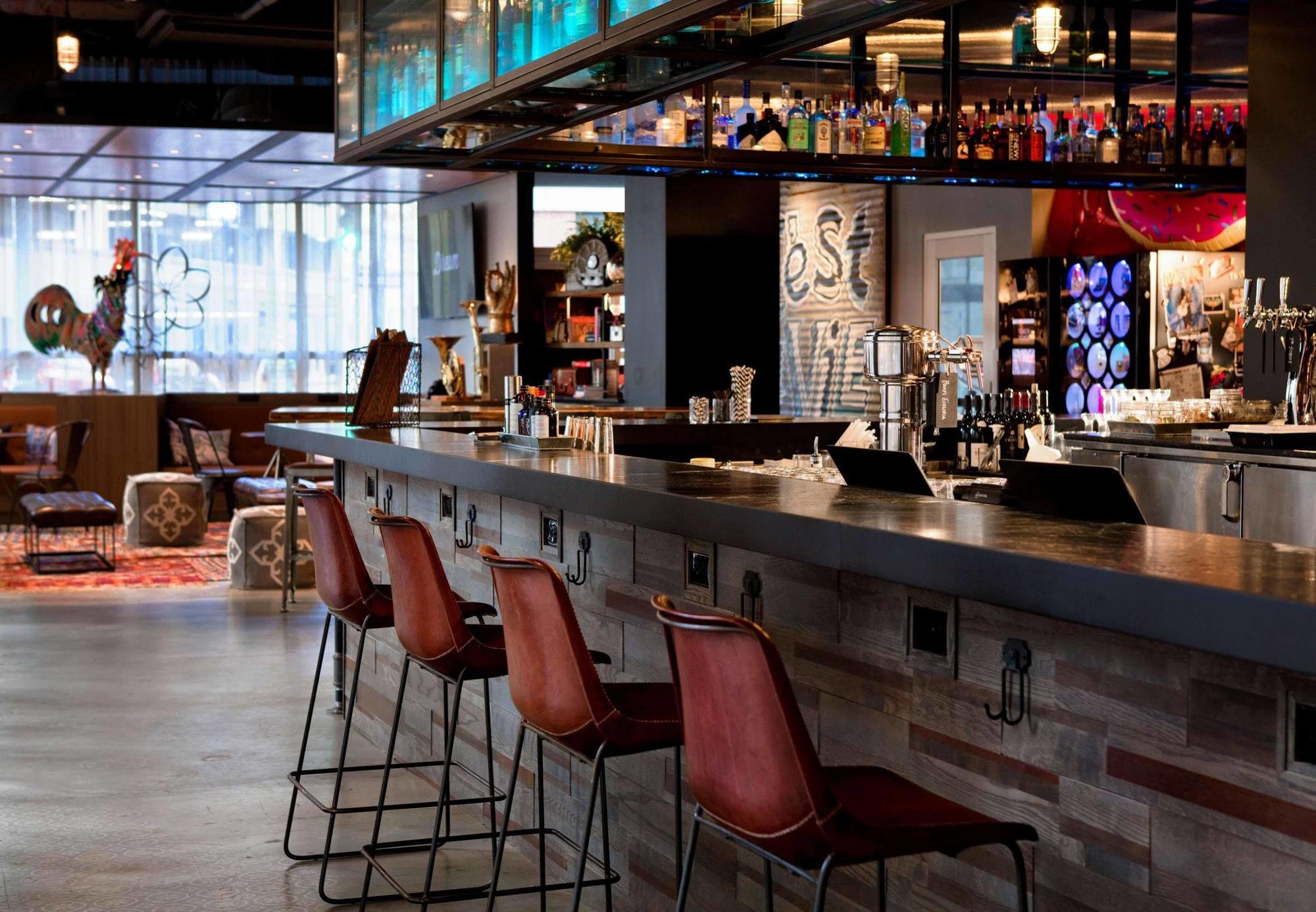Отель Moxy New Orleans Downtown/French Quarter Area Экстерьер фото